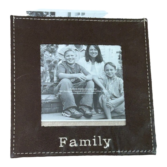 Pioneer Photo Album Family Theme Holds 200 Photos 4"x 6" NWT Front Pocket - Picture 2 of 5